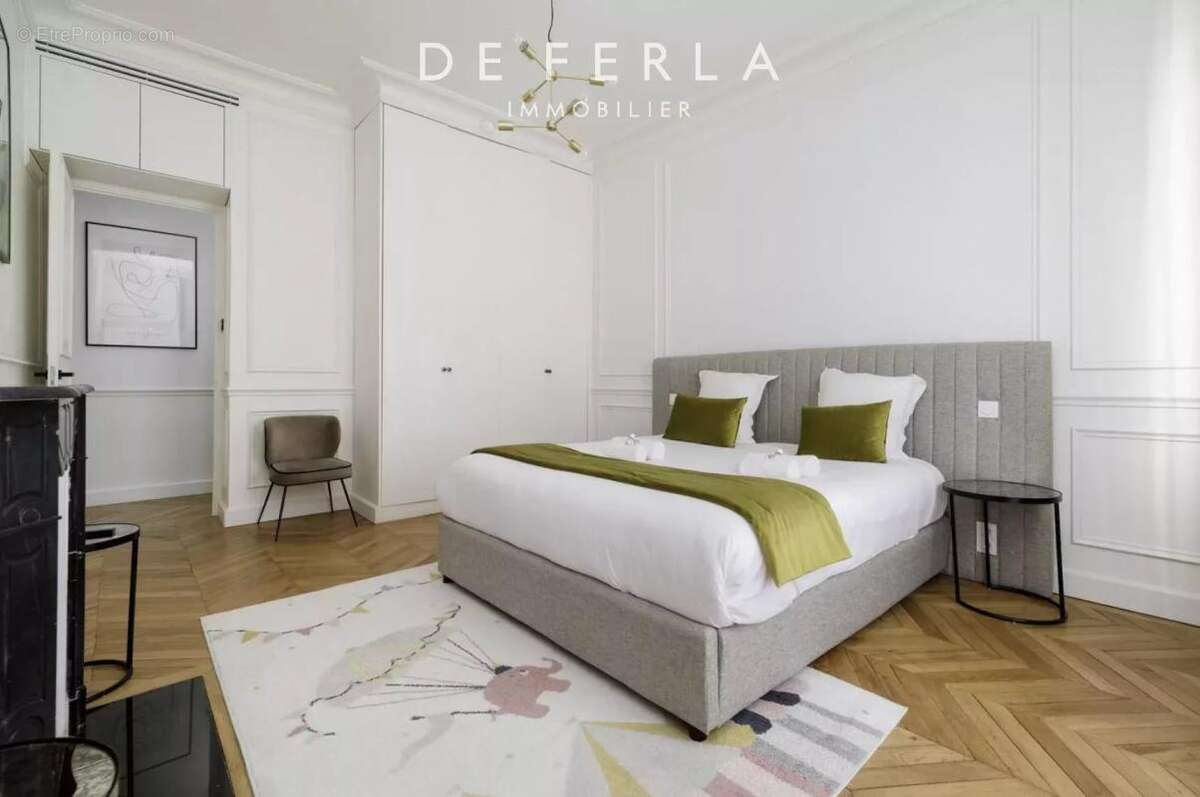 Appartement à PARIS-8E