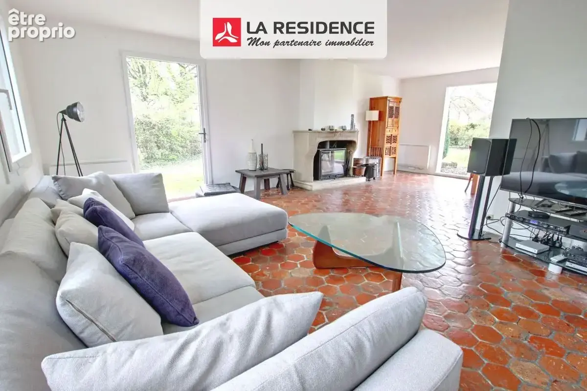 Maison 168 m² à Le Mesnil-Saint-Denis  - photo 4