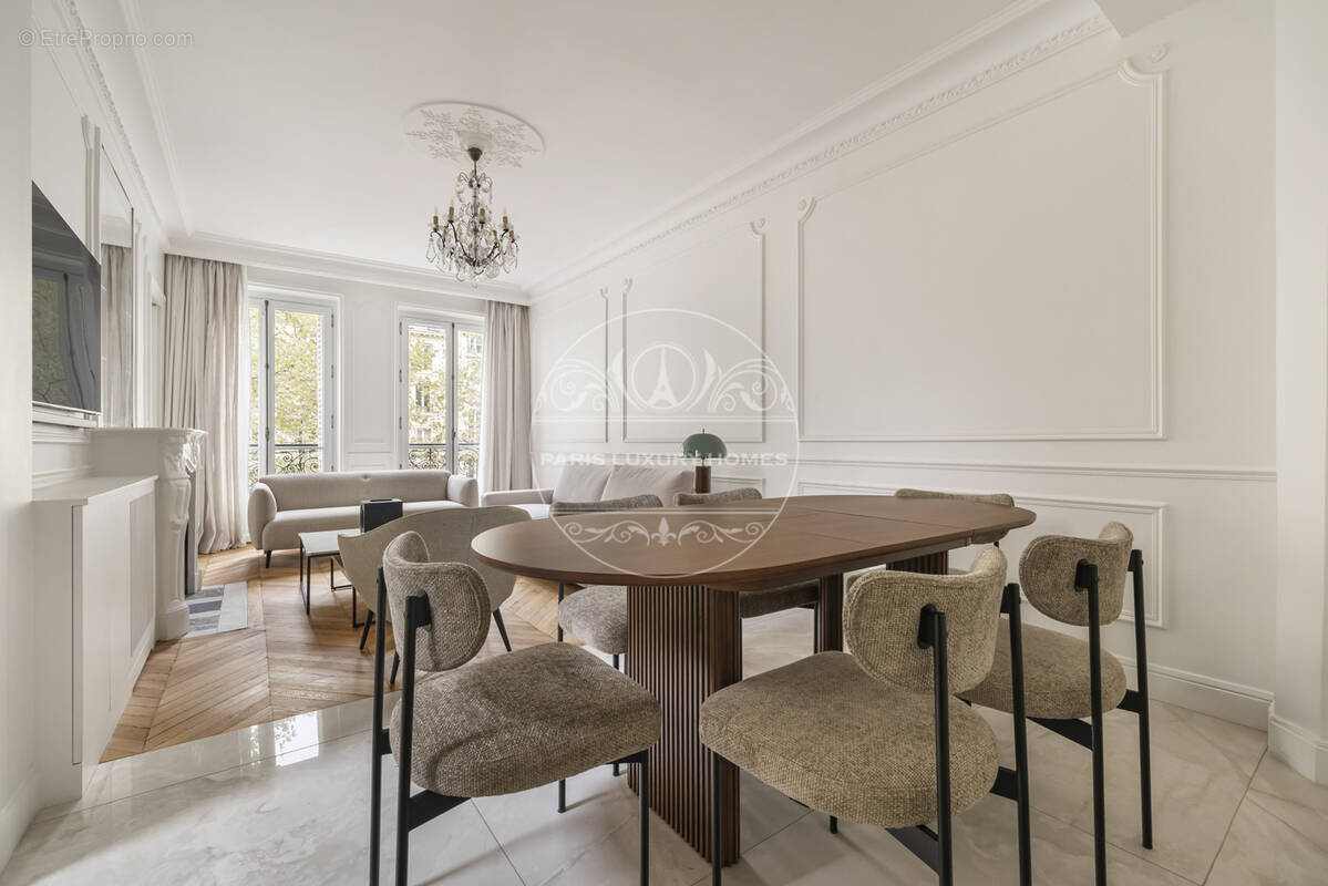 Appartement à PARIS-7E
