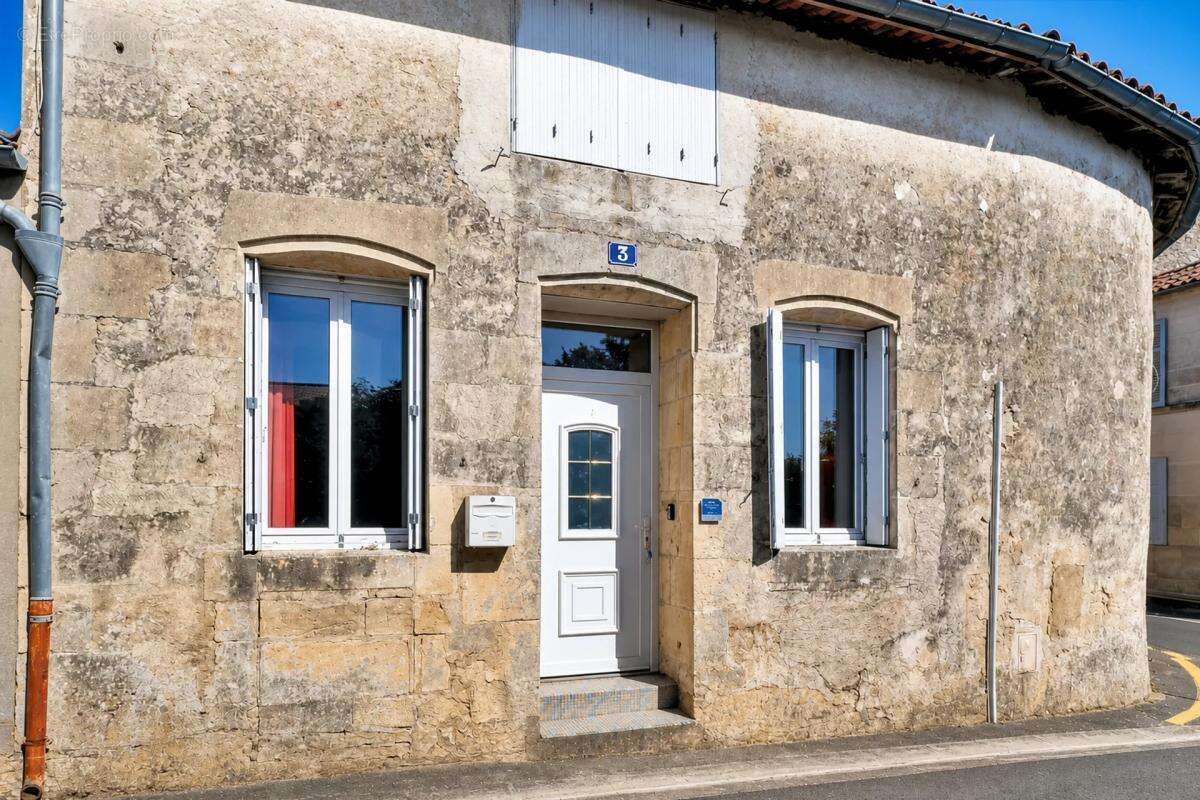 Maison à JONZAC