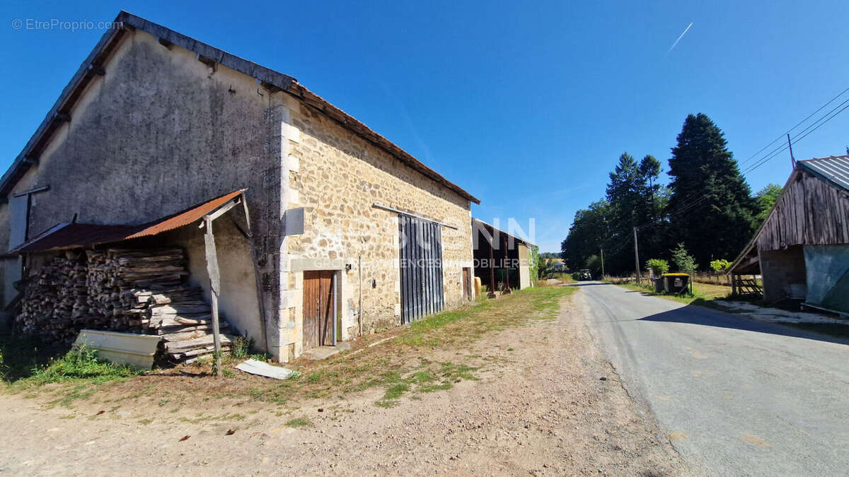 Maison à SAINT-SAUD-LACOUSSIERE
