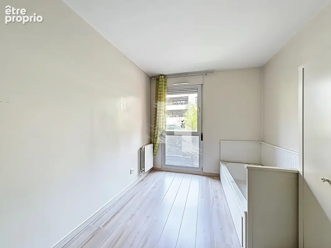 4 PIÈCES 98M2 BALCON - 8M2 - 69003 - photo 10