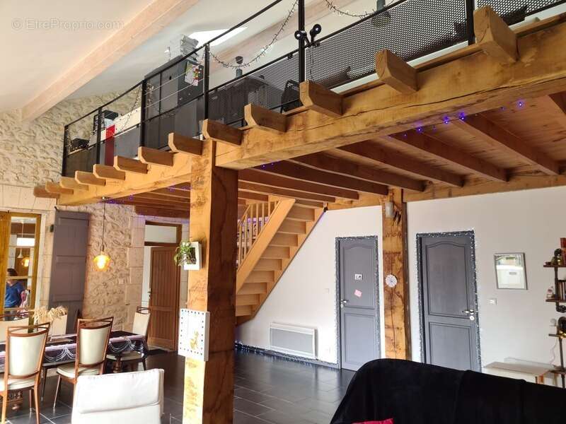 Maison à RUELLE-SUR-TOUVRE