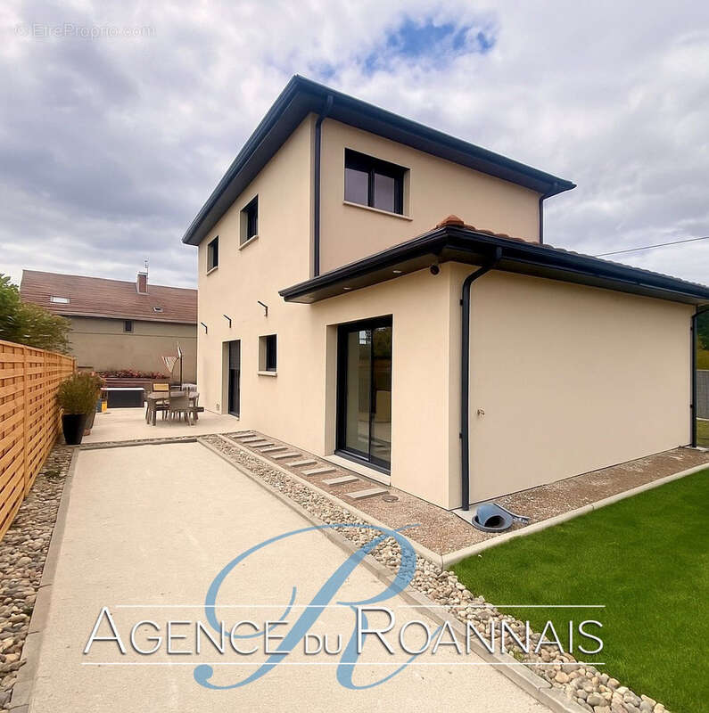 Maison à POUILLY-SOUS-CHARLIEU