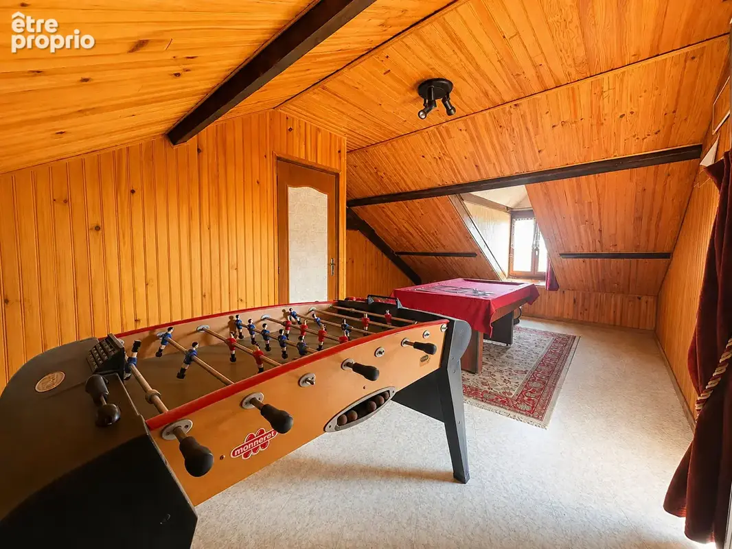 Corpeau - Maison avec insert bois - 3 chambres - Double garage - Terrain arboré - Terrasse - photo 14