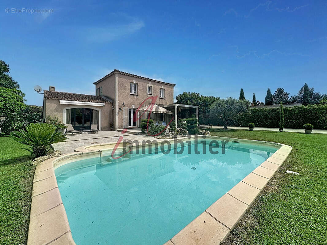 Mollégès, villa de 130m² avec piscine sur 1200m² de terrain - photo 12