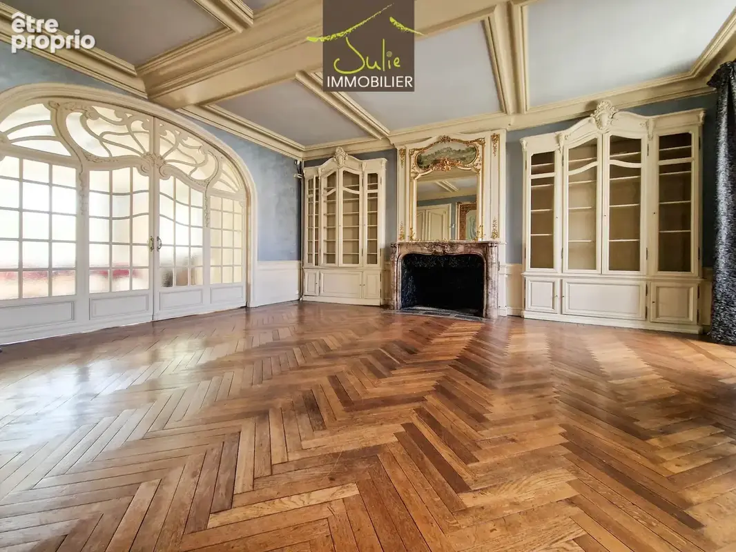 Demeure d'exception en plein coeur de bressuire - 304m2 habitables avec jardin et garages - photo 4