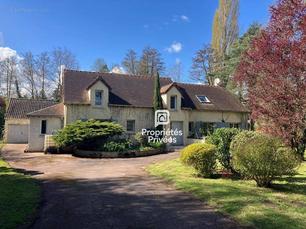 Maison à SAINT-REMY-L'HONORE