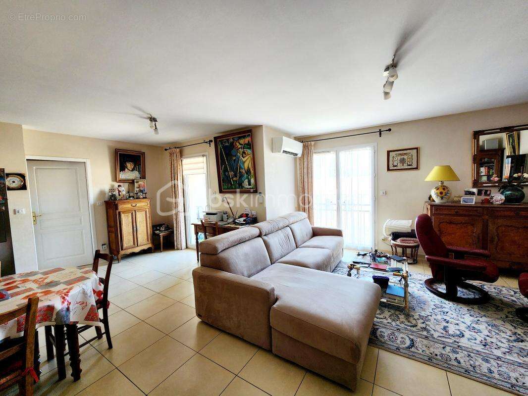 Appartement à LE PUY-SAINTE-REPARADE