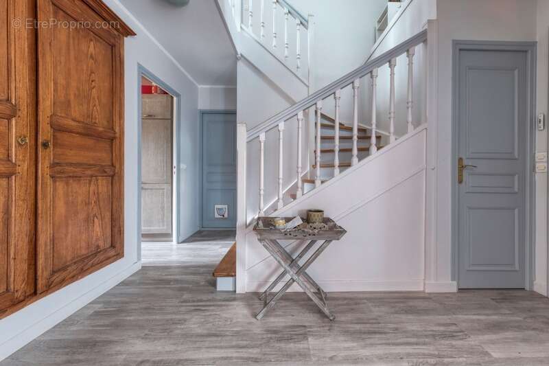 Maison à LA QUEUE-LES-YVELINES