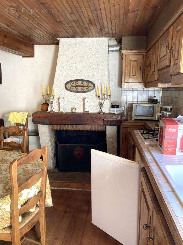 Maison traditionnelle en pierres à RENOVER - 5 pièces  (11) - photo 3