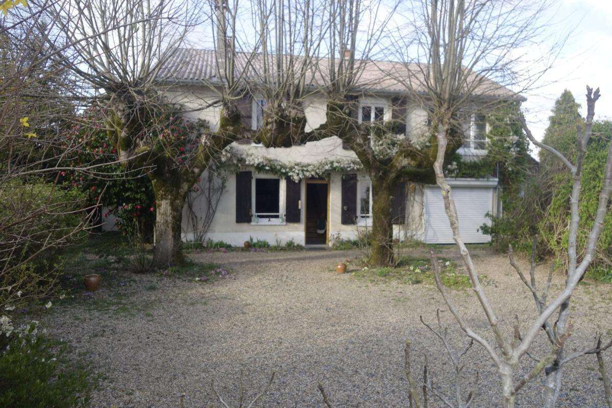 Maison à SAINT-YRIEIX-LA-PERCHE