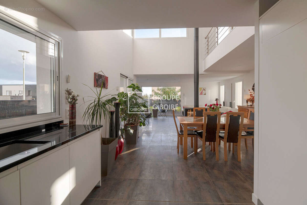 Maison à MONTGERMONT