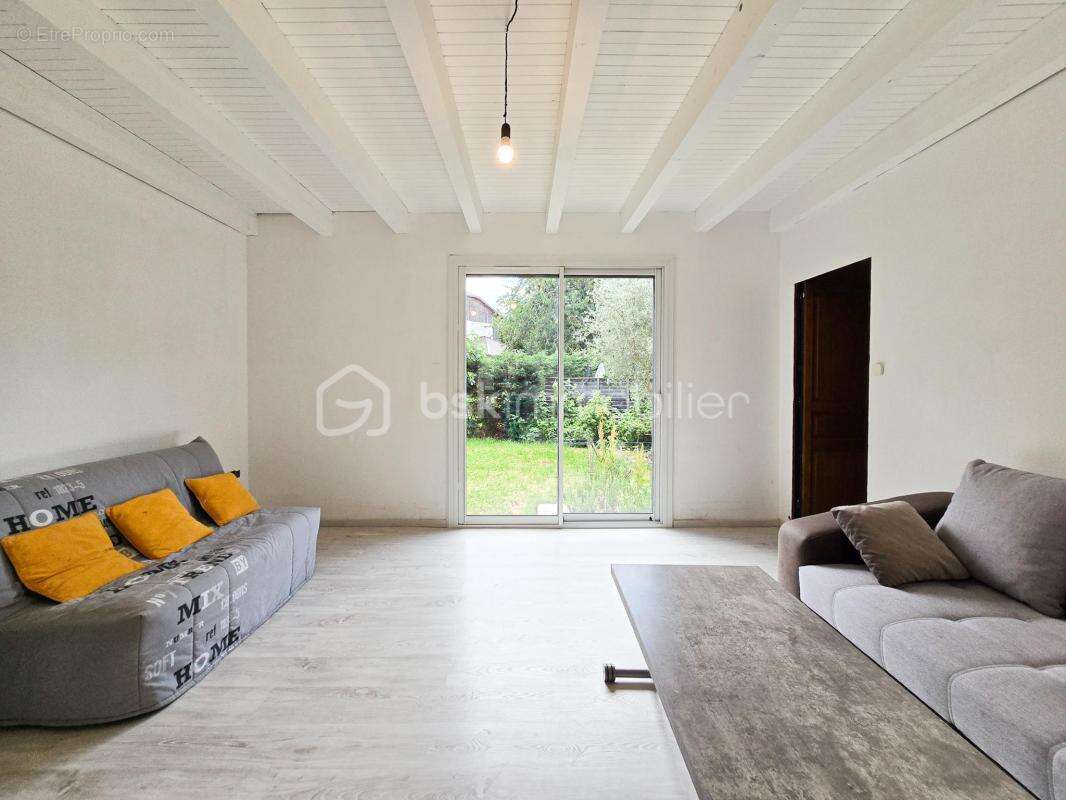 PONTCHARRA – Appartement T3 de 76 m² avec grand jardin, garage et deux caves - photo 3