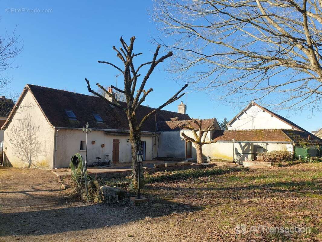 Maison à VILLELOIN-COULANGE