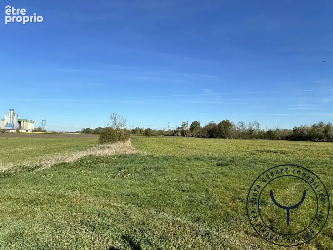 Photo Terrain à Mesgrigny au prix de 700 000€