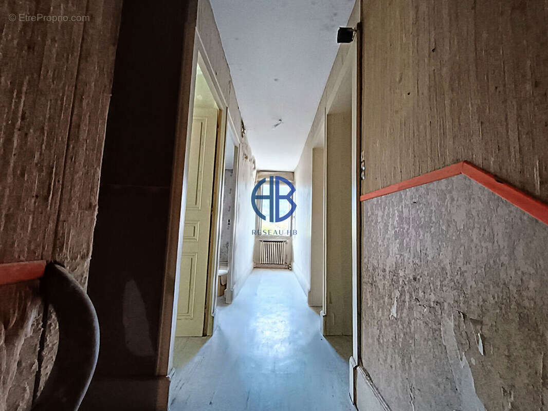 Maison à VIRIEU-LE-GRAND