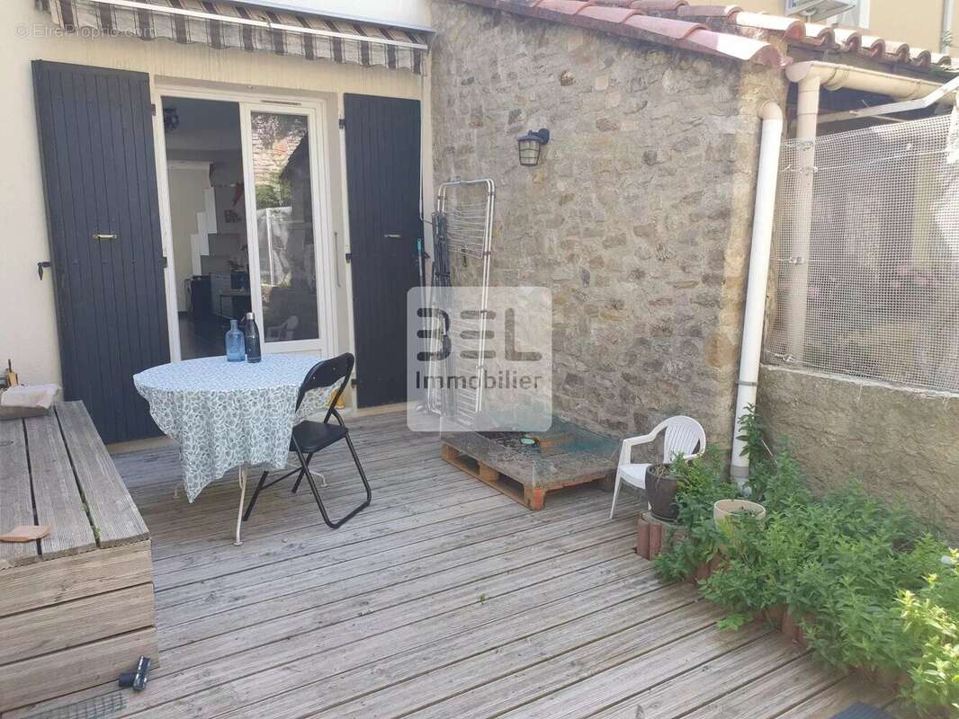 Maison à LAUDUN-L'ARDOISE