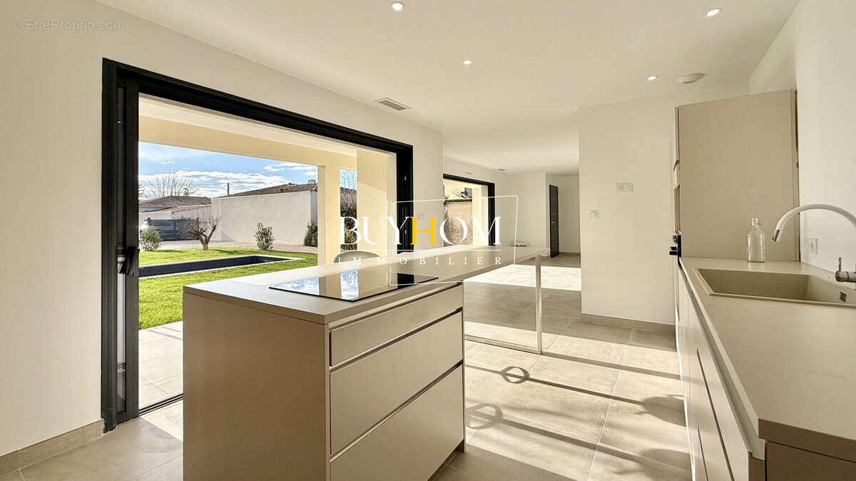 Maison à L'ISLE-SUR-LA-SORGUE