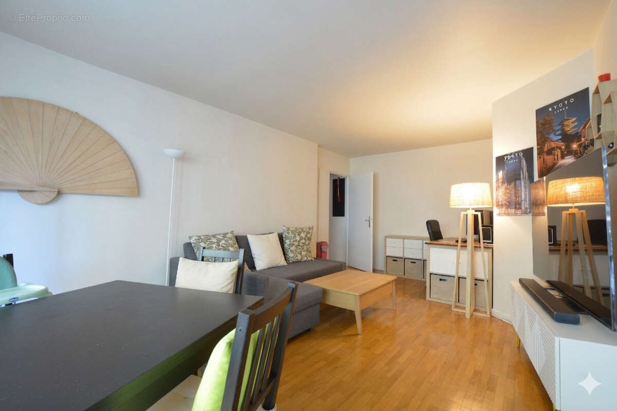 Appartement à COURBEVOIE