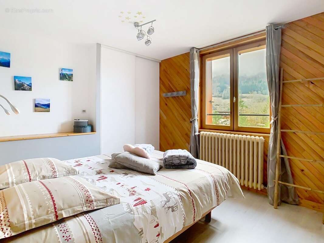chalet rénové avec vue panoramique, mazot, sauna et fort potentiel – Glières-Val-de-Borne (74) - photo 12