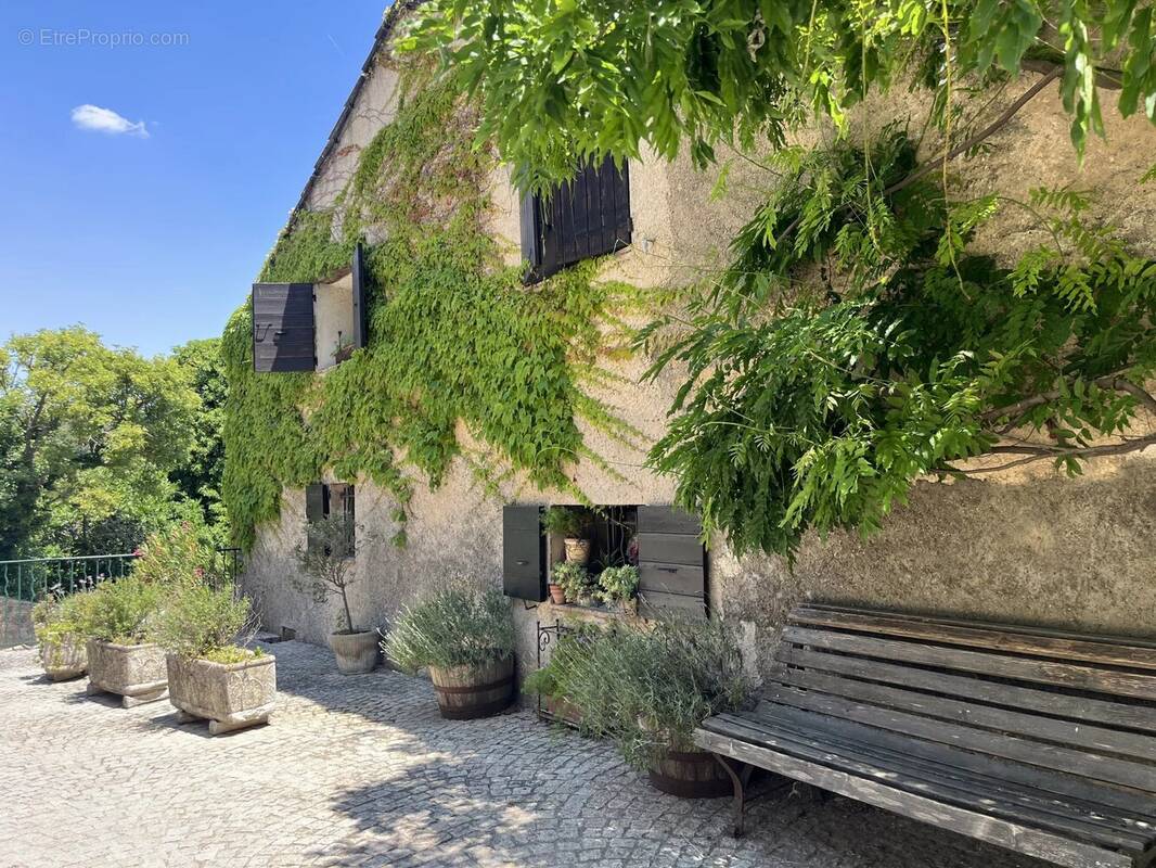 Appartement à TOURTOUR