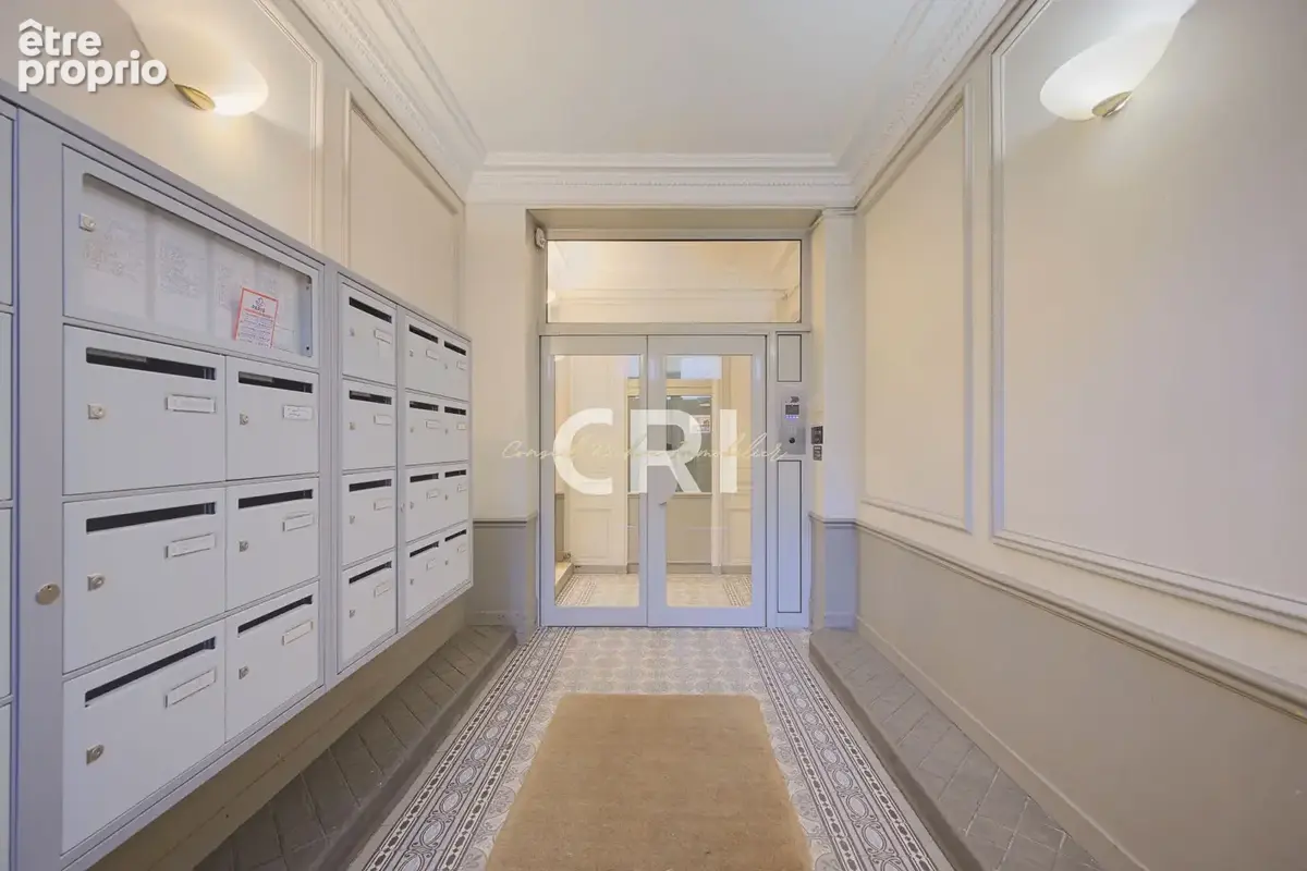 Appartement traversant avec ascenseur métro CONVENTION - photo 2