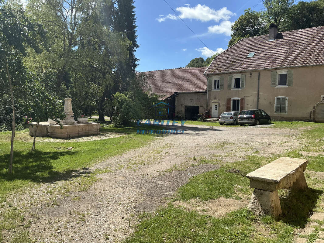 Domaine compose d'une maison d'habitation, 3 appartements, dependance, sur terrain de 38690m2 - photo 24