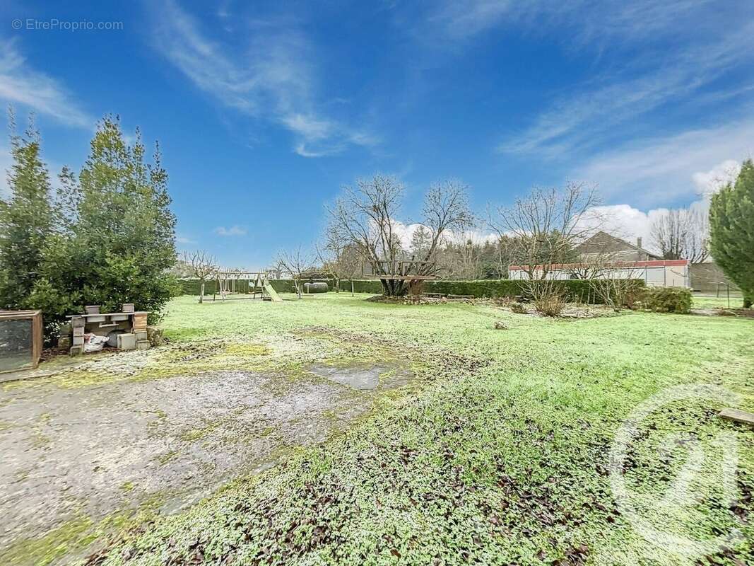 Maison à LES CLERIMOIS