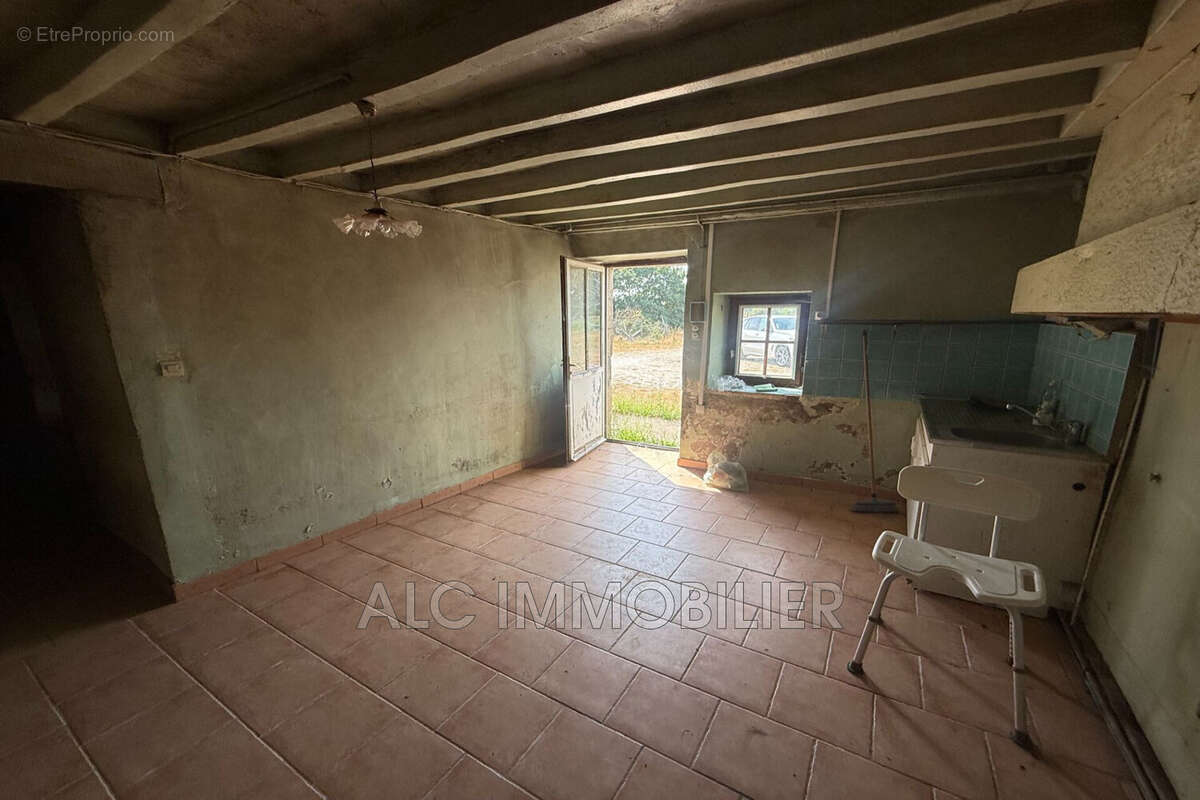 Maison 69 m² à Moulins-Le-Carbonnel  - photo 6