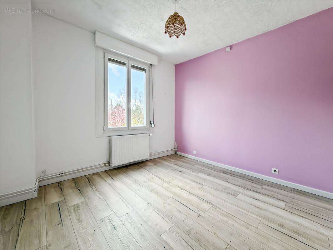 Maison à LA CHAPELLE-D'ARMENTIERES