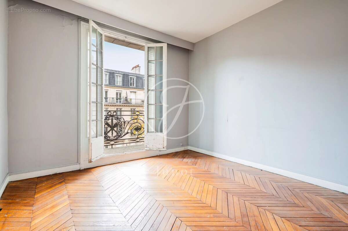 Appartement à PARIS-7E