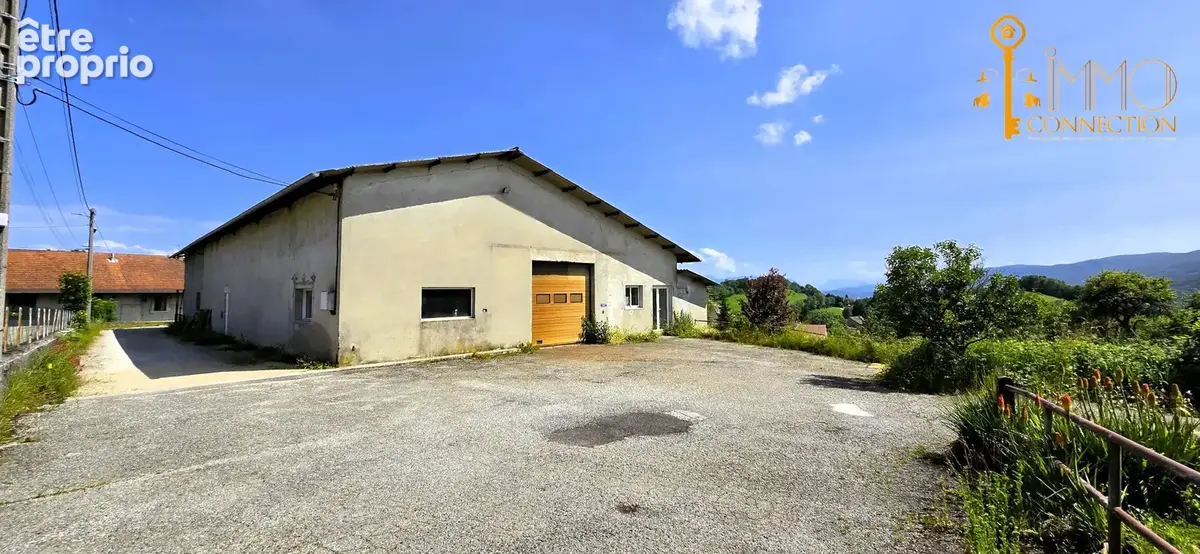Entrepôt professionnel - 850 m2 au sol - photo 1