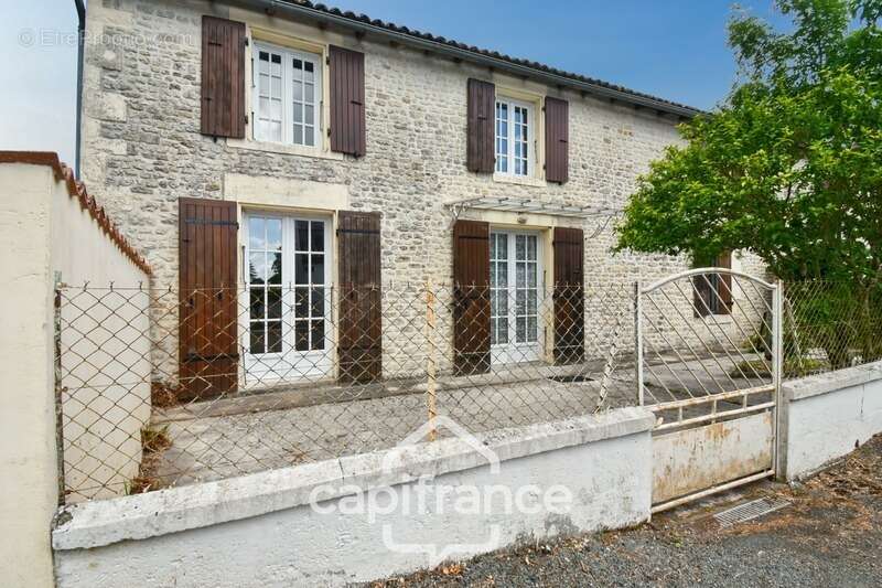 Maison en pierre à vendre 6 pièces SAINT PARDOULT (17) avec garage et atelier - photo 3