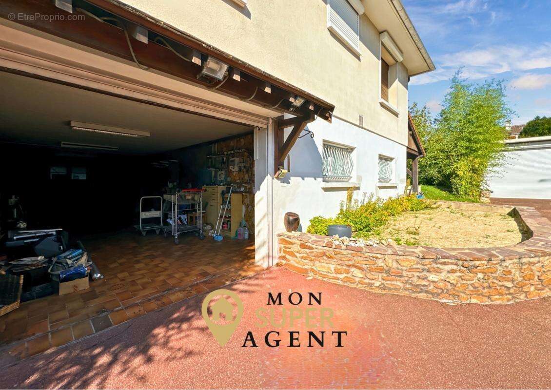 Maison à VAUX-LE-PENIL