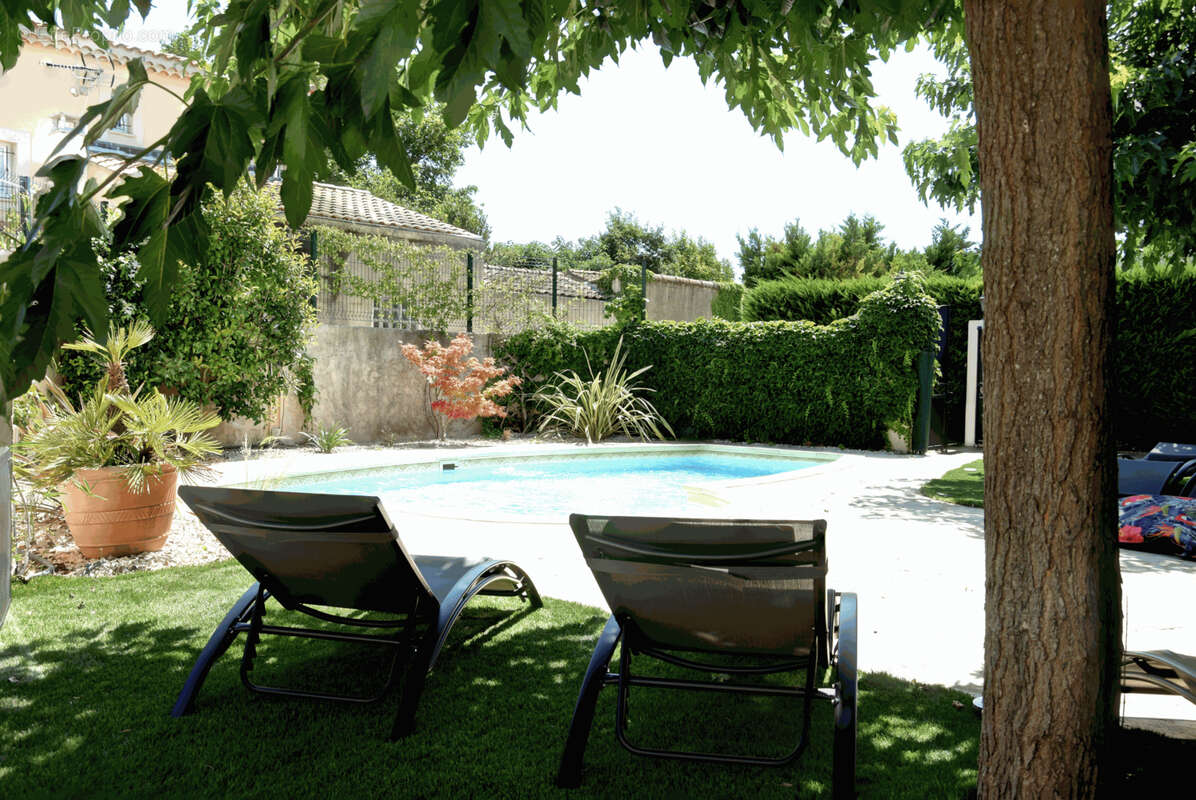Maison à ENTRAIGUES-SUR-LA-SORGUE