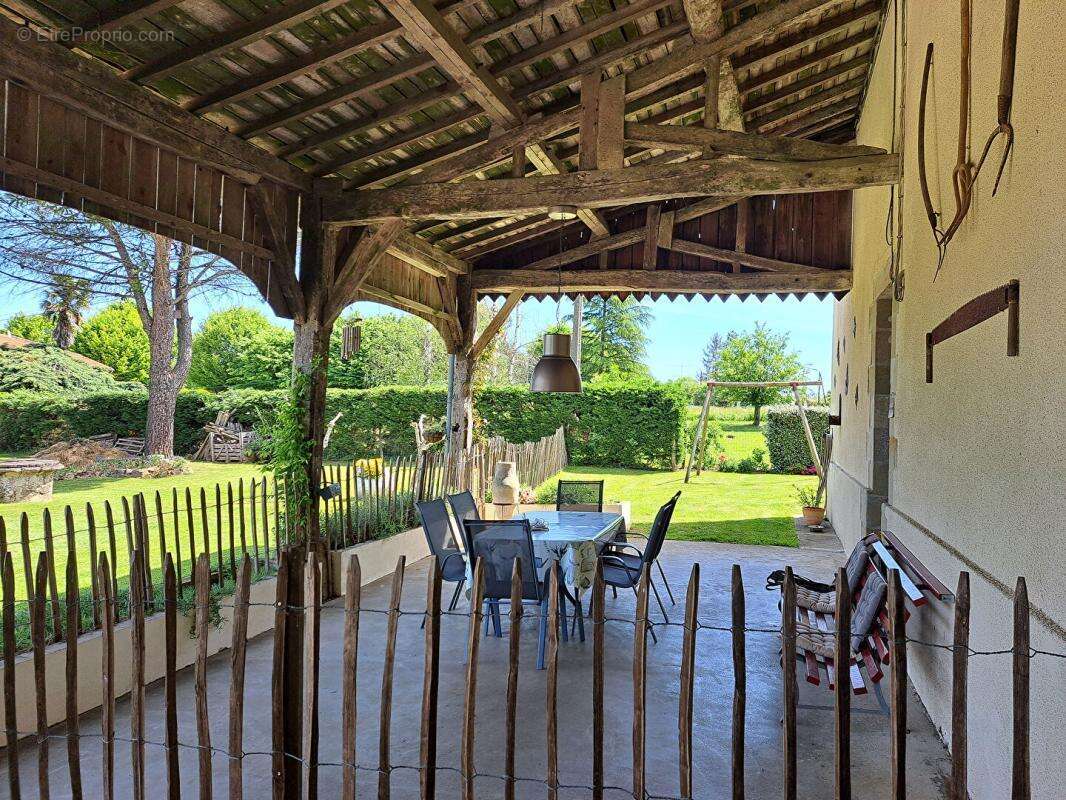 Ancienne grange rénovée avec gîte, grande piscine et vue panoramique - photo 14