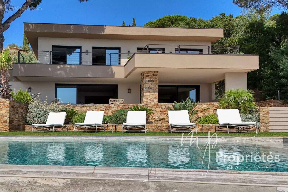 Rayol-Canadel-sur-Mer – Villa contemporaine d’exception vendue entièrement meublée –  six suites raffinées. Vue panoramique sur  - photo 60