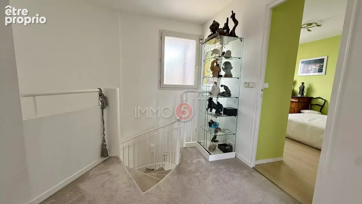 Maison familiale de 162 m² à Gagny – Beaux volumes et grand terrain - photo 16