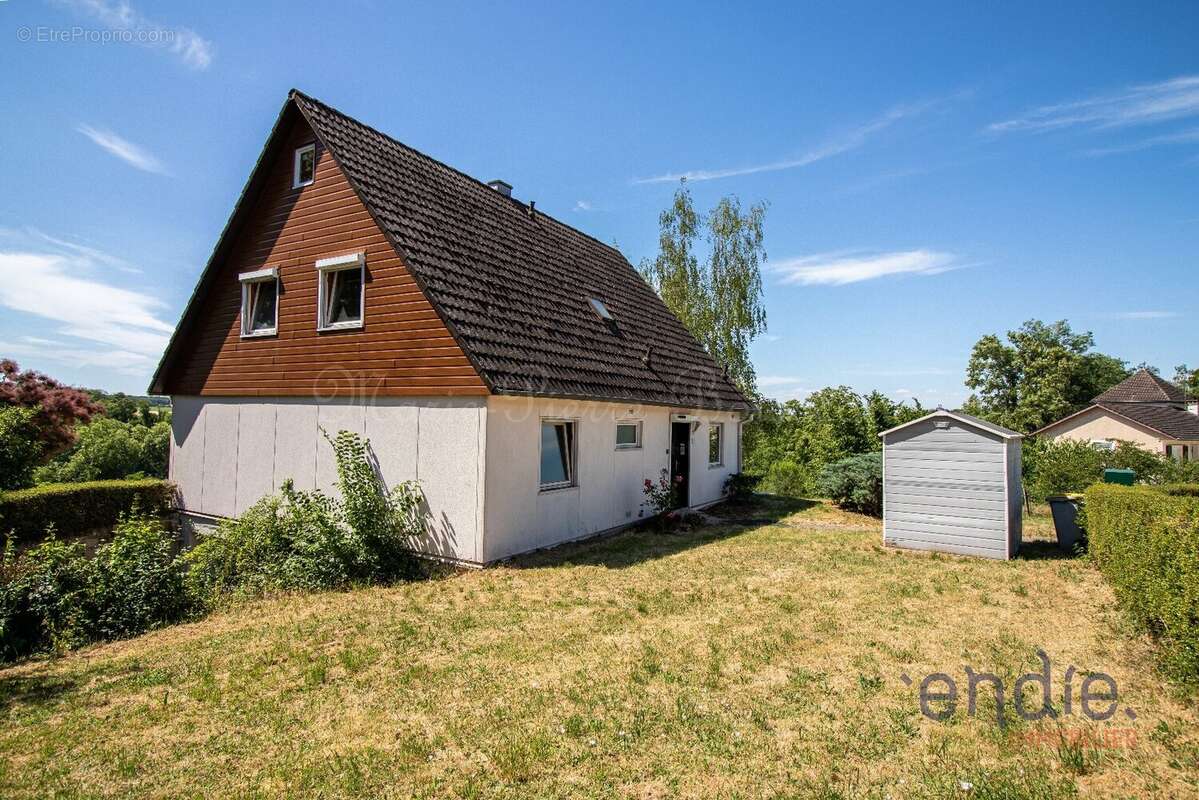 Bèze - Une maison familiale de 141,43 m² avec vue, terrain et âme de village - photo 15