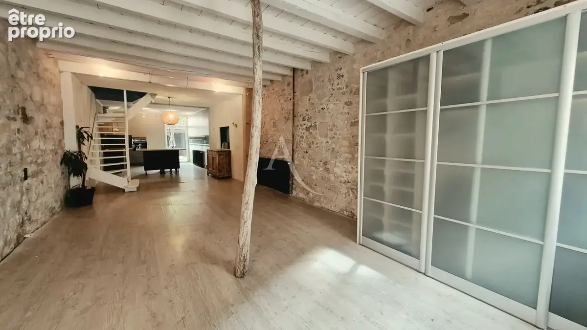 À DÉCOUVRIR - Une maison de ville pleine de charme avec jardin arboré ! - photo 6