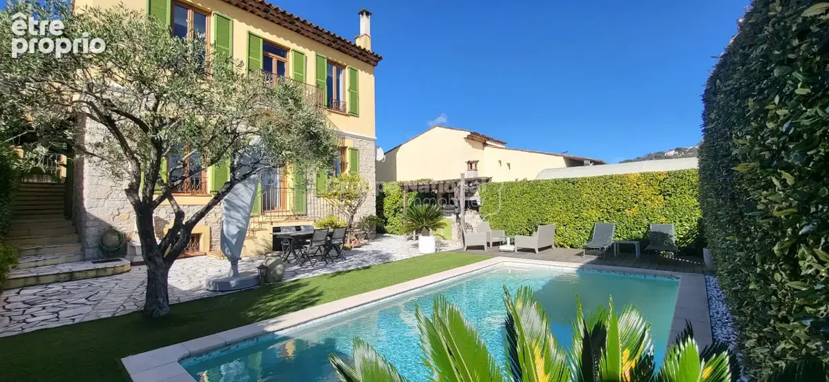 Maison à LA ROQUETTE-SUR-SIAGNE
