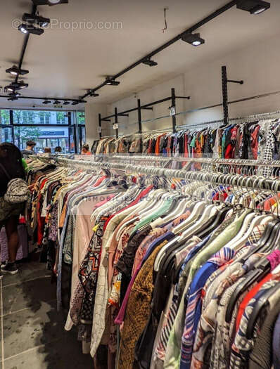 Boutique d'angle à vendre dans le 18ème arrondissement de Paris - photo 2