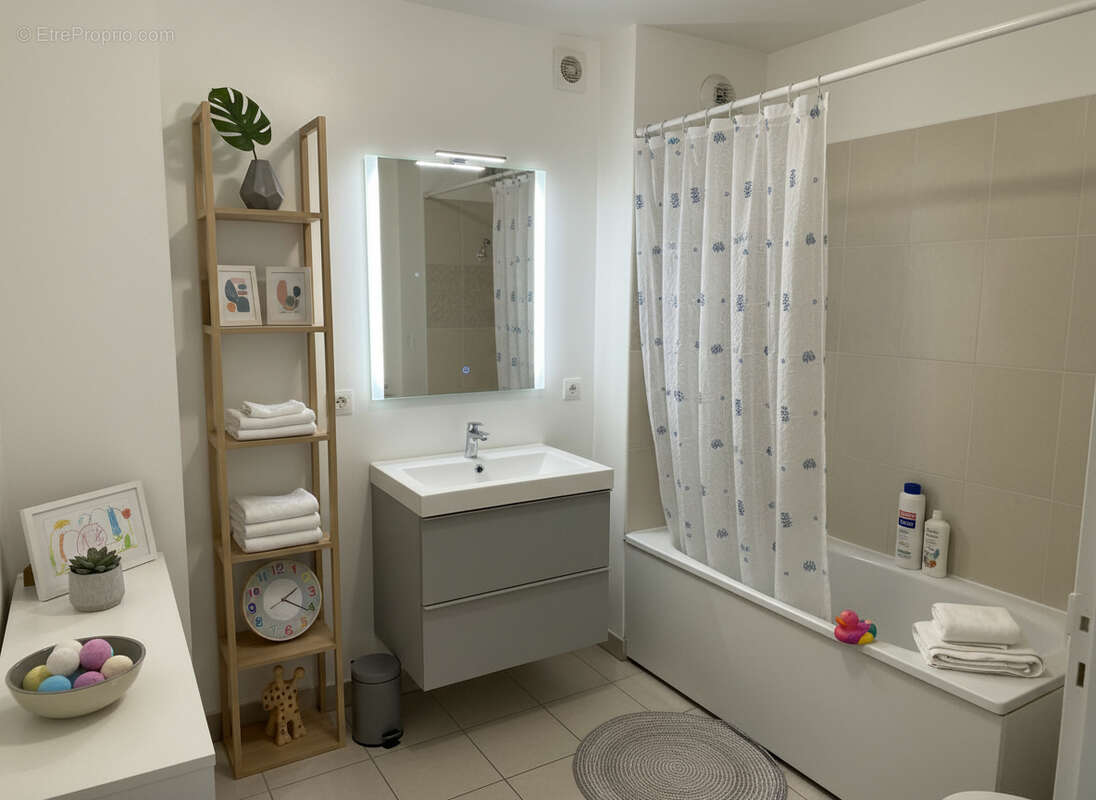 Appartement à SANTENY