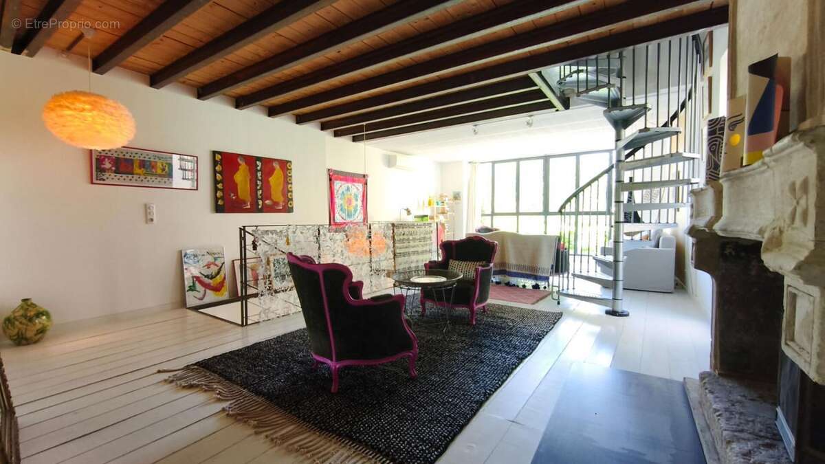 Au coeur d'Uzès maison en pierre rénovée - photo 2