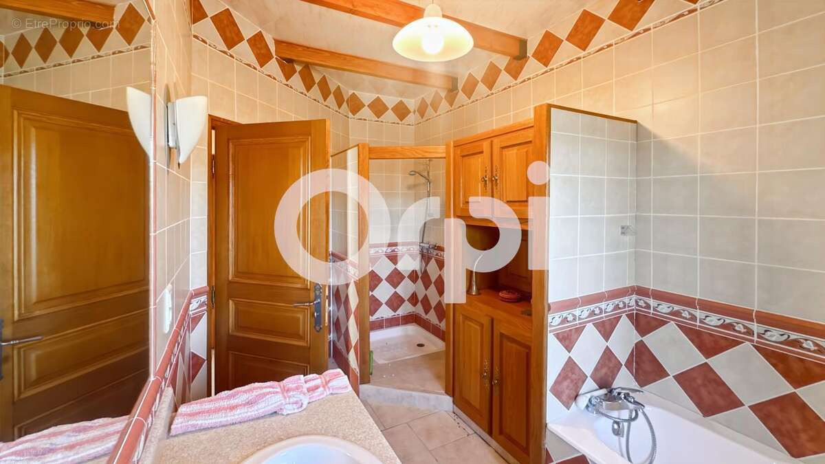 Maison à RUOMS