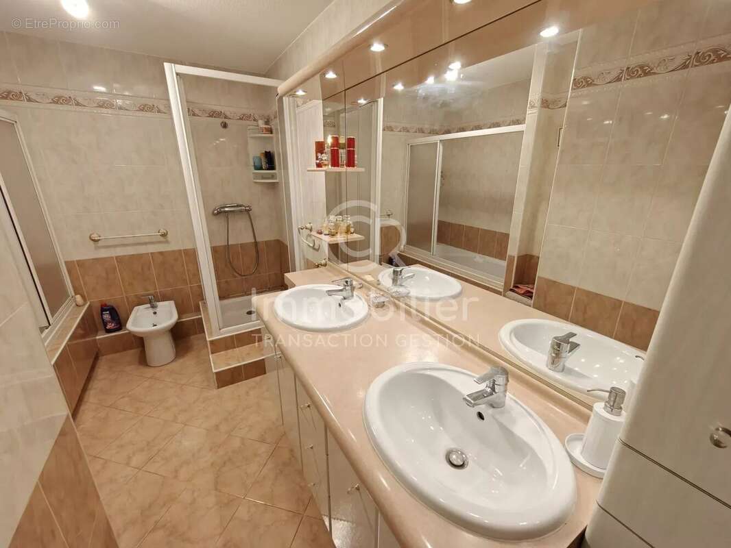 T4 83.63 m² vue mer etage eleve grand garage - photo 6