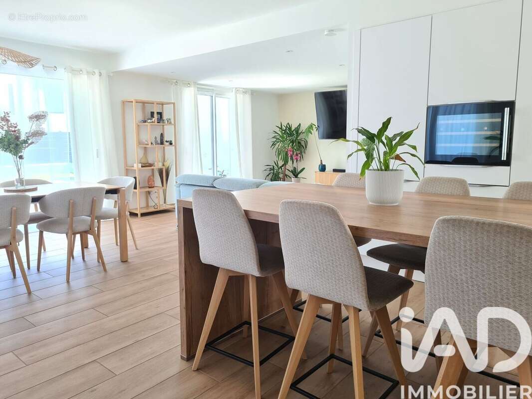 Maison 172 m² à La Jarrie  - photo 2