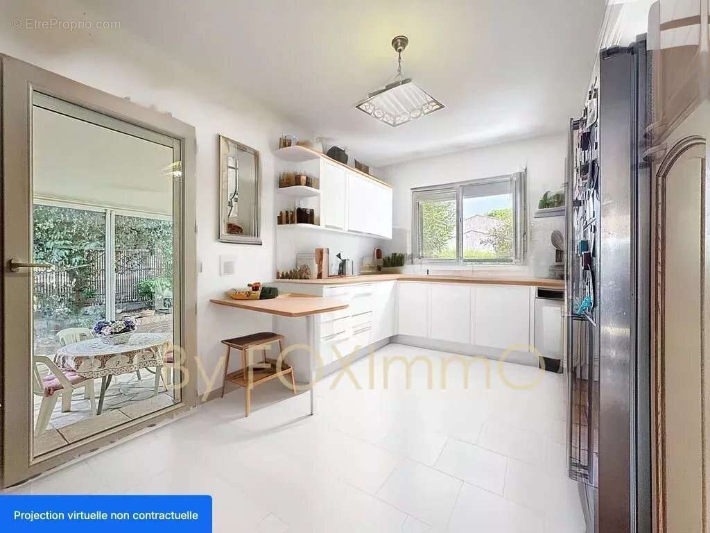 Antibes – Villa apercu mer, beaucoup charme avec potentiel,calme absolu, proche des commodités, jardin plat piscine. - photo 6