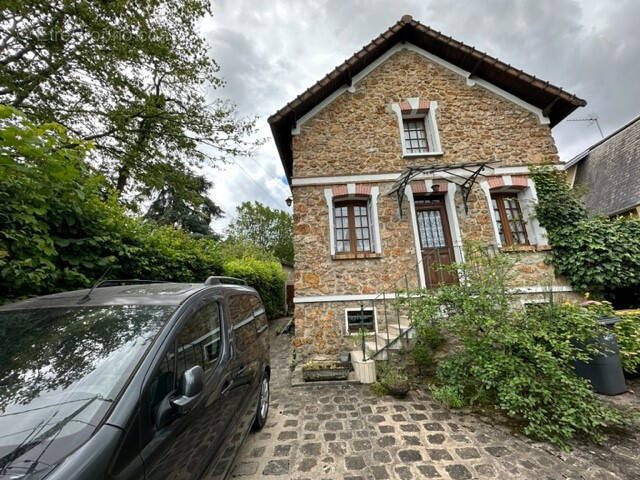Maison à BURES-SUR-YVETTE